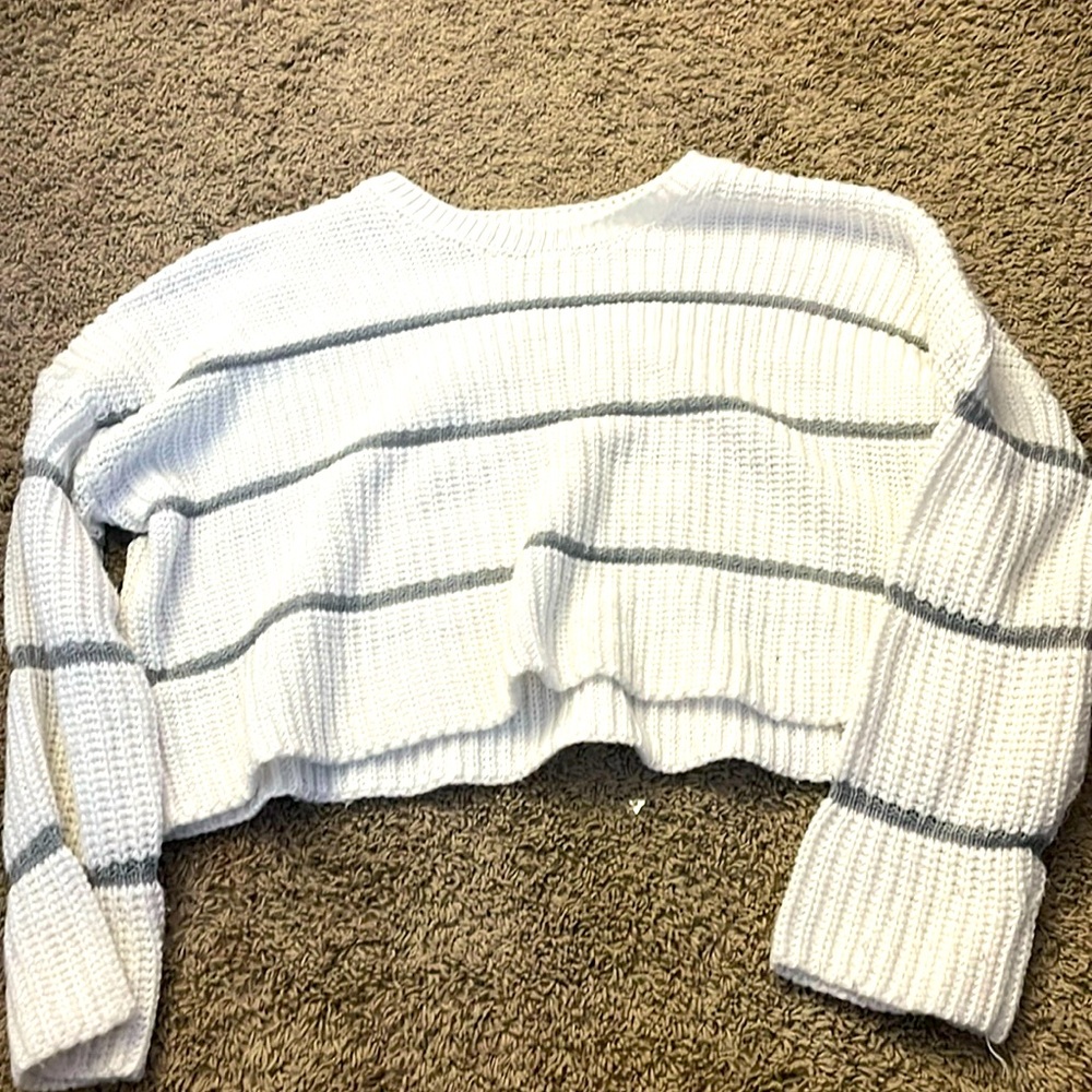 Gray and white crochet crops top.